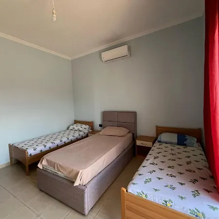 Flat In דירה