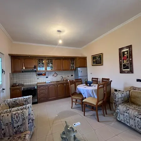 דירה Flat In טיראנה