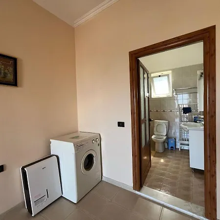 דירה Flat In טיראנה