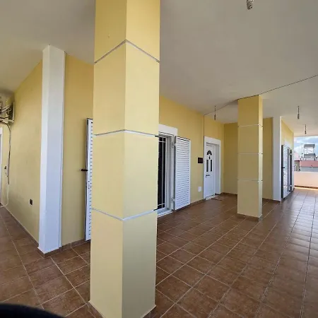 דירה Flat In טיראנה