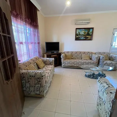 דירה Flat In טיראנה